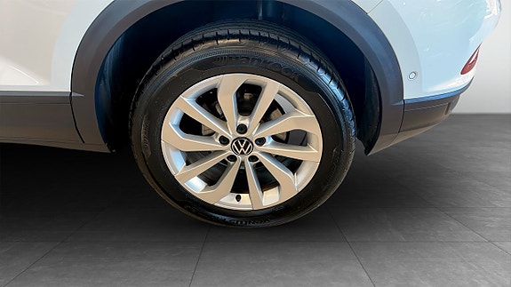 Volkswagen T-Roc 11 of 26