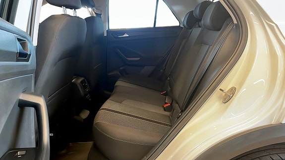 Volkswagen T-Roc 22 of 26