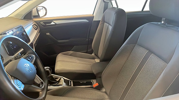 Volkswagen T-Roc 16 of 26