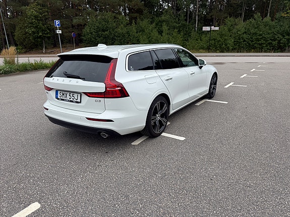 Volvo V60 2 of 9