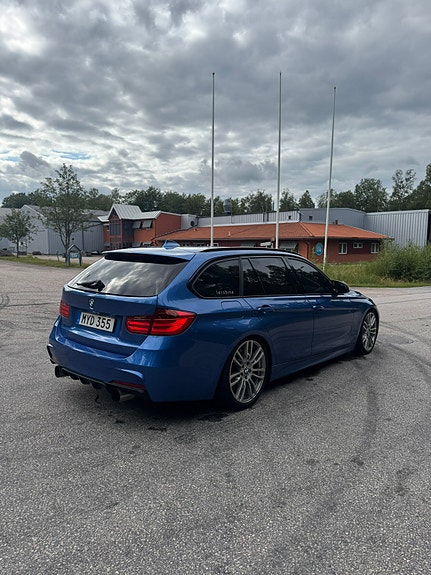 BMW 330d 4 of 10