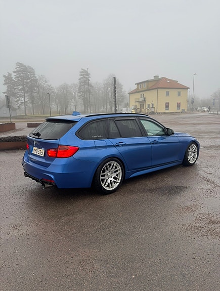 BMW 330d 5 of 10