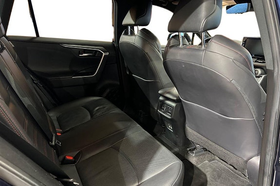 Toyota RAV4 10 of 23
