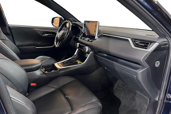 Toyota RAV4 8 of 23