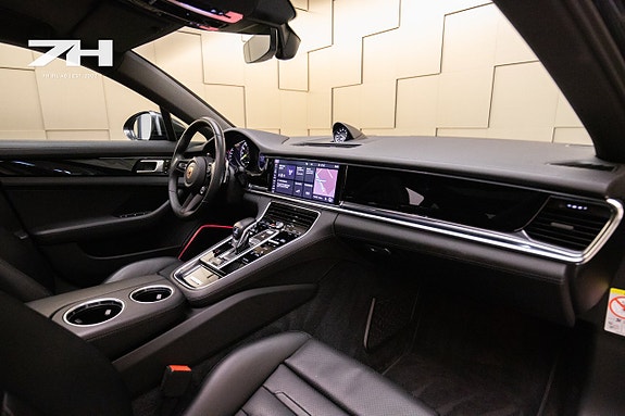 Porsche Panamera 4S 20 of 27