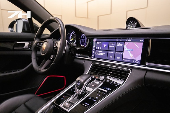 Porsche Panamera 4S 14 of 27