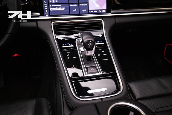 Porsche Panamera 4S 18 of 27