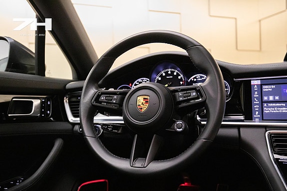 Porsche Panamera 4S 17 of 27