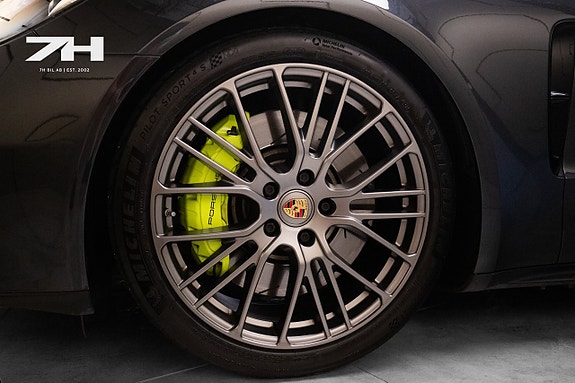 Porsche Panamera 4S 21 of 27