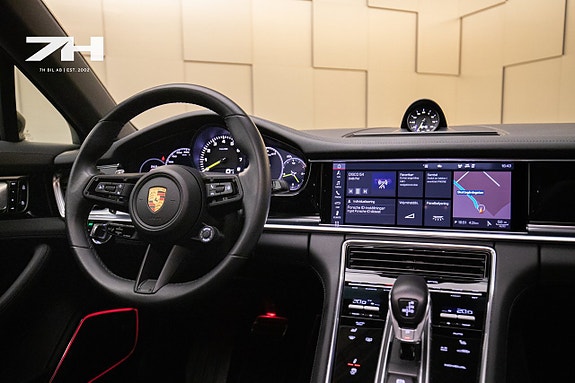 Porsche Panamera 4S 10 of 27