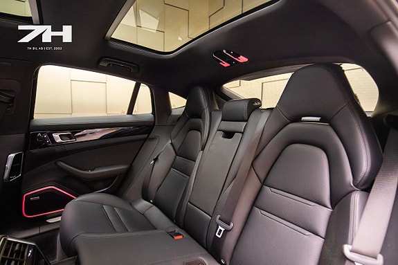 Porsche Panamera 4S 13 of 27