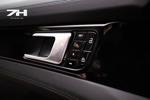 Porsche Panamera 4S 27 of 27
