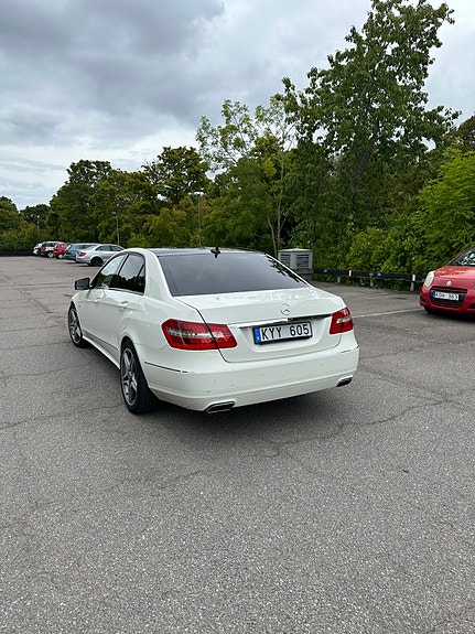 Mercedes-Benz E220 4 of 10