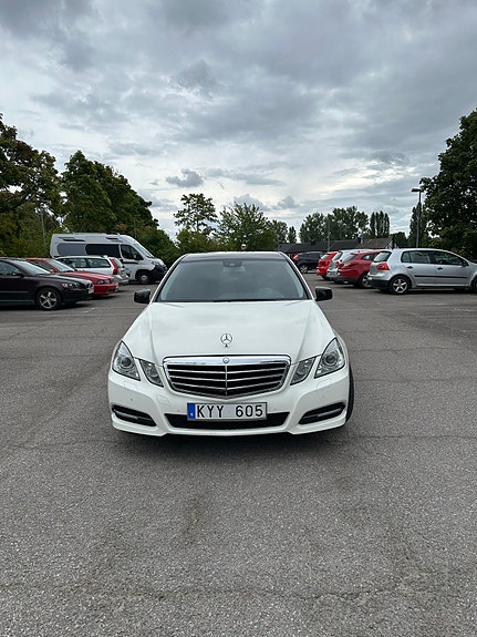 Mercedes-Benz E220 3 of 10