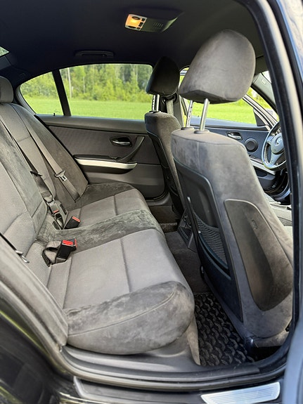 BMW 325i 2 of 8