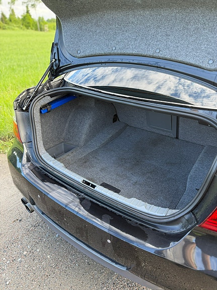 BMW 325i 3 of 8