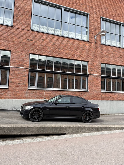 BMW 325i 8 of 8