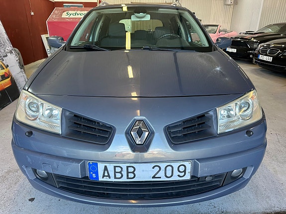 Renault Megane 2 of 11