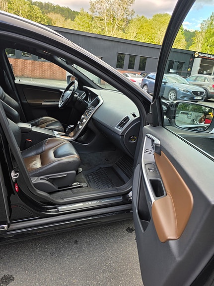 Volvo XC60 7 of 15