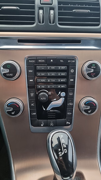 Volvo XC60 10 of 15