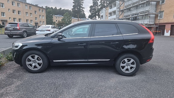 Volvo XC60 2 of 15