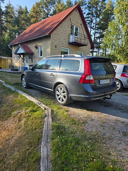 Volvo V70 3 of 5