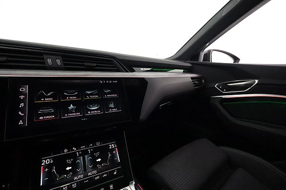 Audi Q8 e-tron 22 of 26