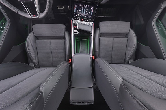 Audi Q8 e-tron 12 of 26