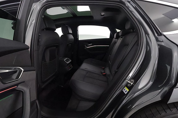 Audi Q8 e-tron 13 of 26