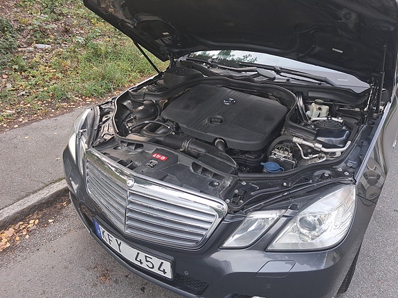 Mercedes-Benz E250 5 of 16