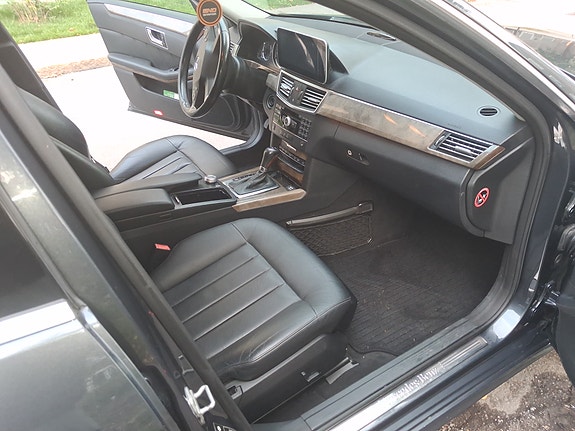 Mercedes-Benz E250 7 of 16