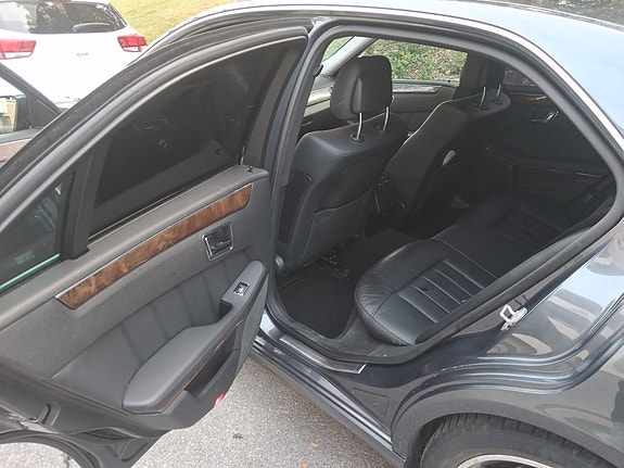 Mercedes-Benz E250 10 of 16