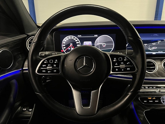 Mercedes-Benz E300 11 of 26