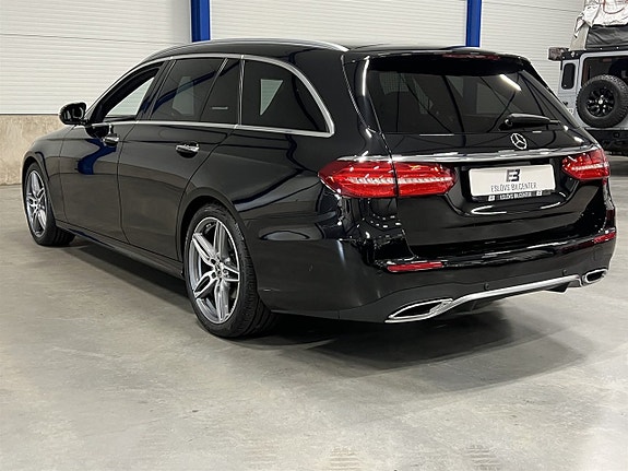 Mercedes-Benz E300 5 of 26