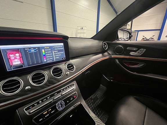 Mercedes-Benz E300 22 of 26