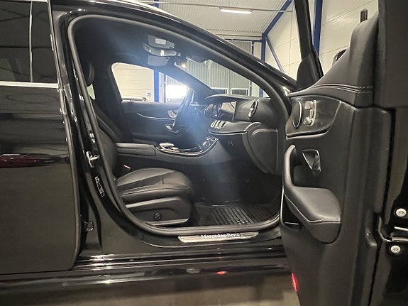 Mercedes-Benz E300 16 of 26
