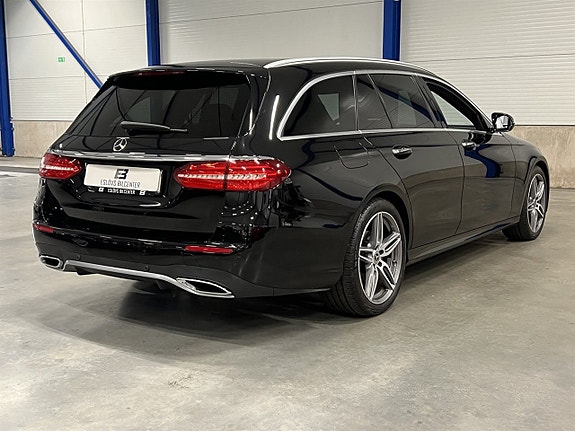 Mercedes-Benz E300 4 of 26