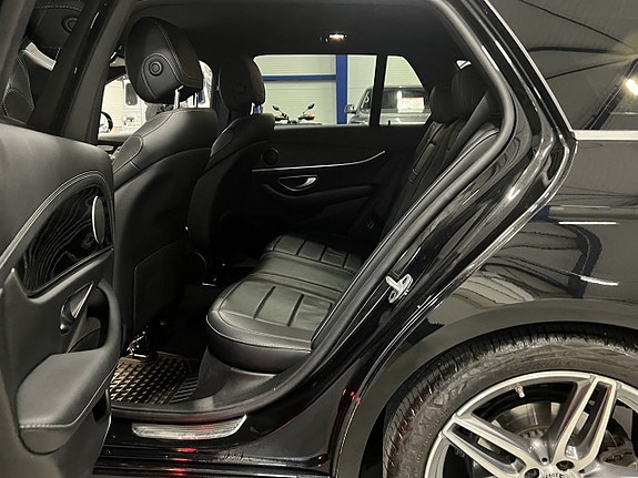 Mercedes-Benz E300 15 of 26