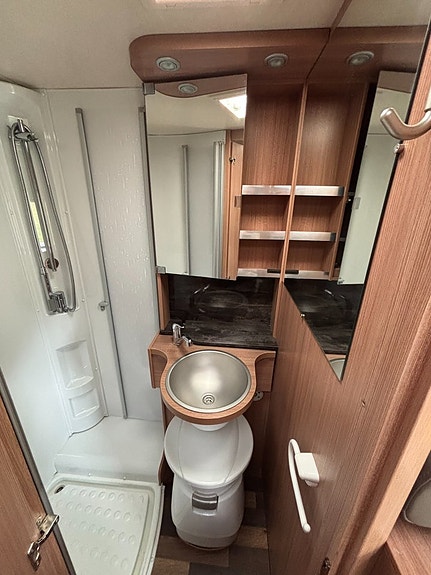 Knaus Sky Traveller 650 DKG 15 of 19