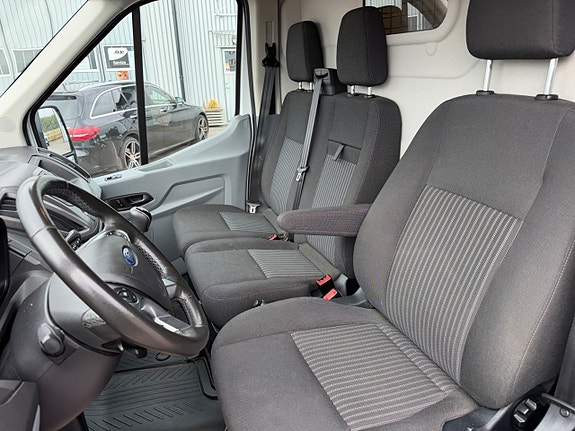 Ford Transit 9 of 12