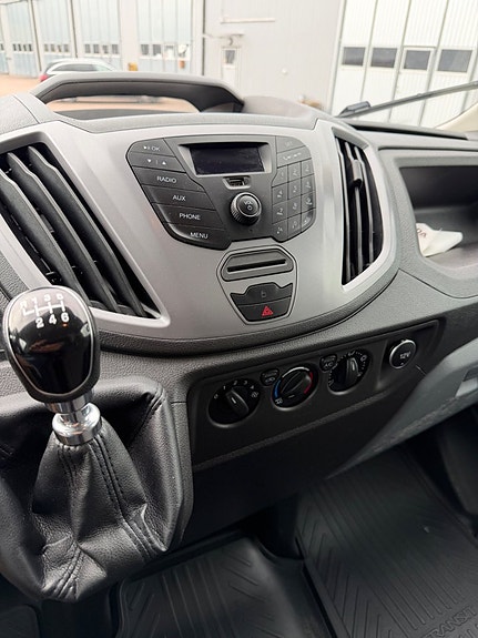 Ford Transit 10 of 12