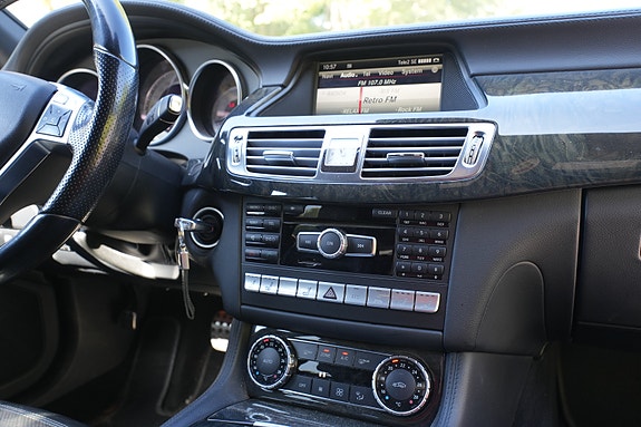 Mercedes-Benz CLS350 3 of 5