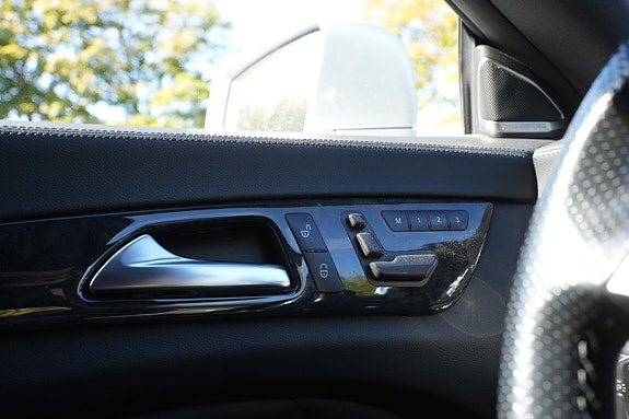 Mercedes-Benz CLS350 4 of 5