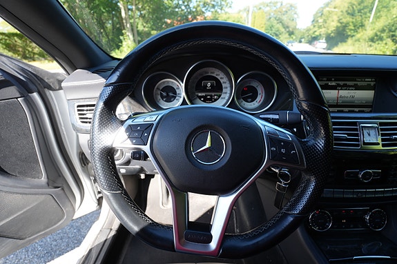Mercedes-Benz CLS350 2 of 5