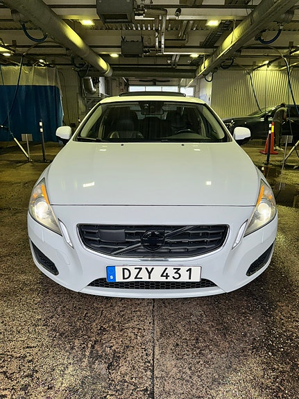 Volvo S60 7 of 13