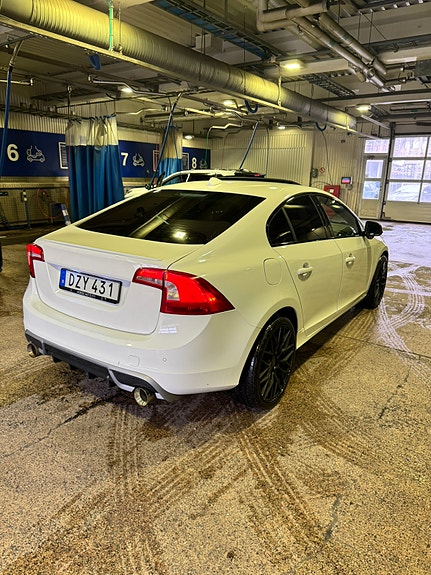Volvo S60 2 of 13