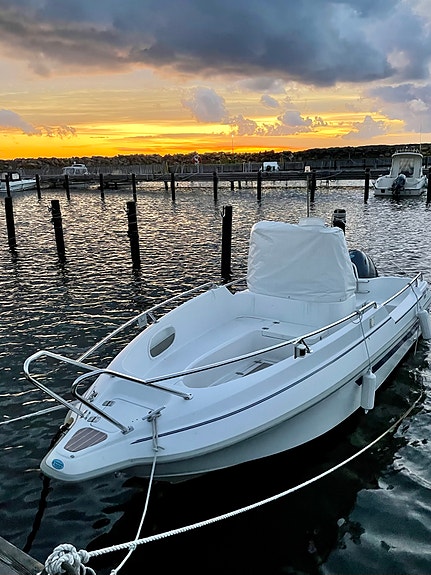 Crescent Stingray,  Yamaha 70 hk 2 of 12