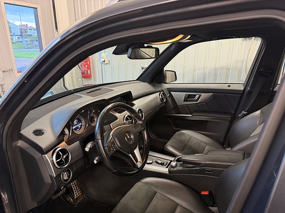 Mercedes-Benz GLK220 5 of 9