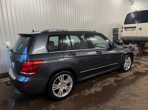 Mercedes-Benz GLK220 4 of 9