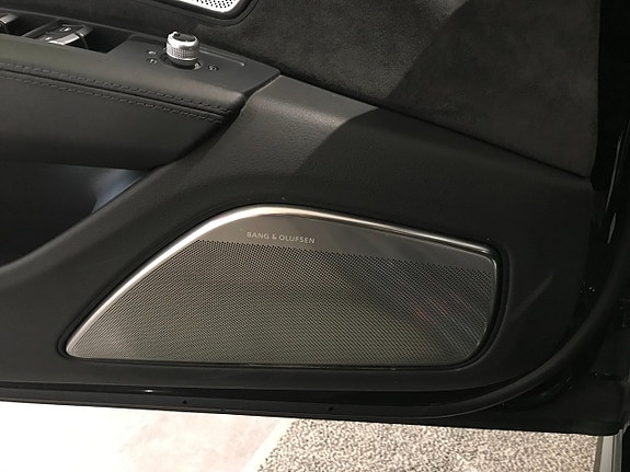 Audi S8 3 of 12
